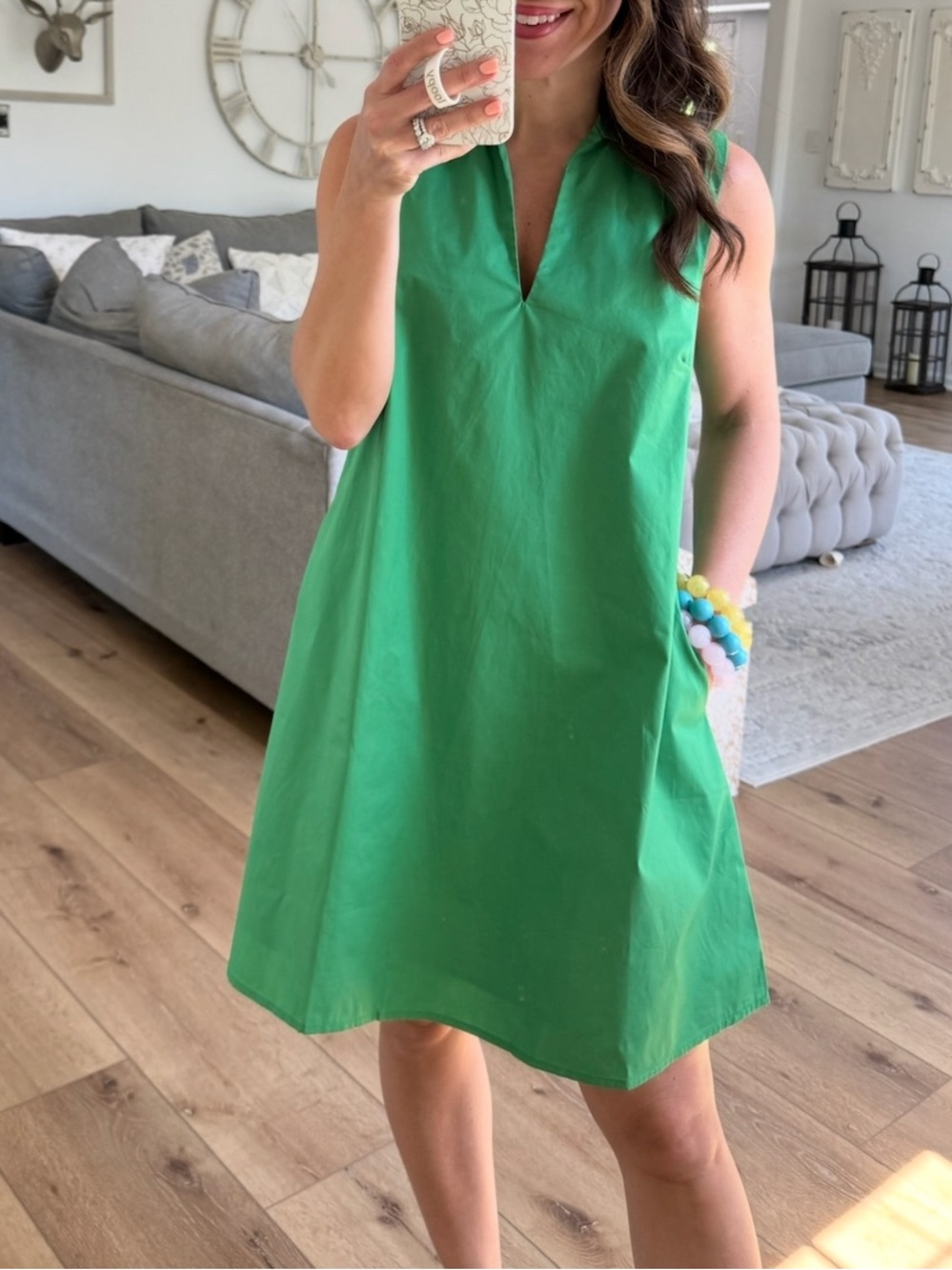 Sleeveless V-Neck Shift Dress in Bright Green🎆